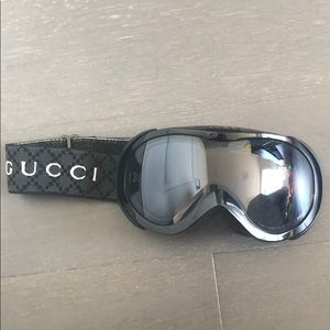 snow goggles gucci